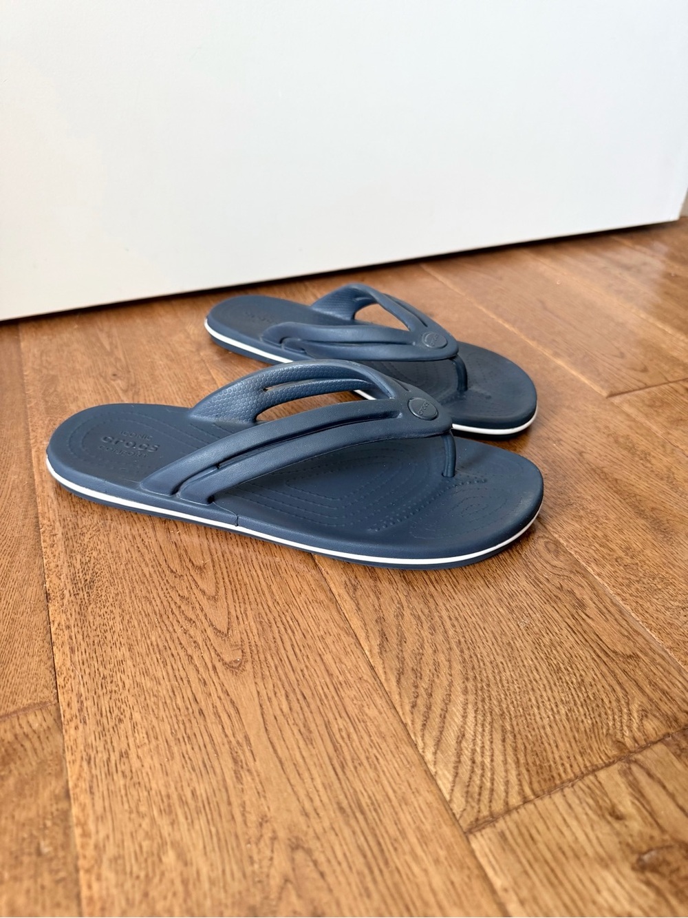 Crocs Crocband Flip Flops Thong Navy Blue Womens Size 9 Mens Size 7 Sandals